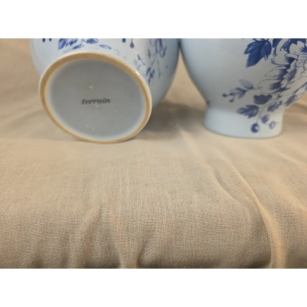 Anthropologie White Blue Floral Ceramic Vases Set of 2 Chinoiserie‎ Style Decor